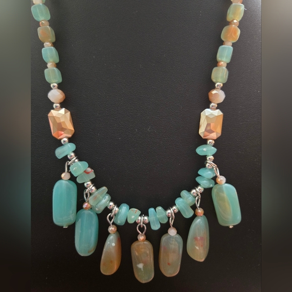 Elegant Beaded Necklace with Gold Accents - Picture 2 of 3